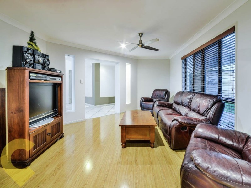 1 Earls Court, Little Mountain QLD 4551