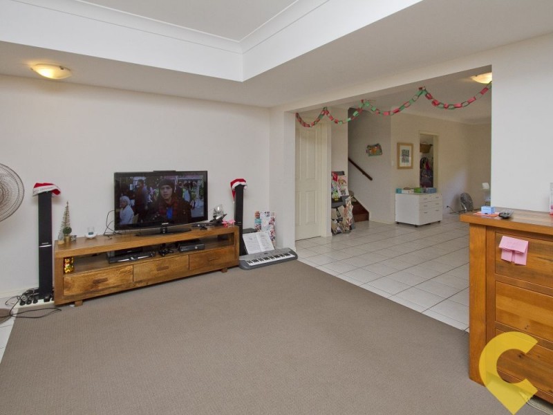 1 Hillside Court, Little Mountain QLD 4551