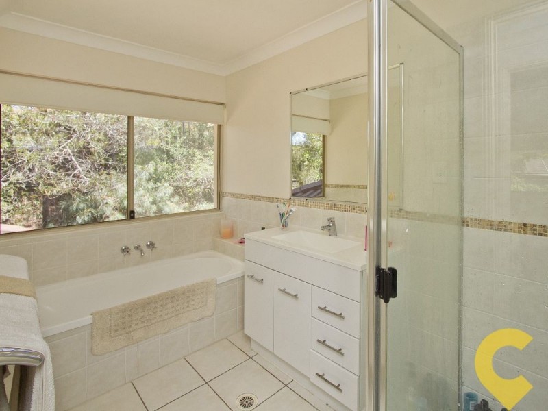 1 Hillside Court, Little Mountain QLD 4551