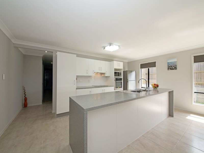 25 Sandstone Way, Little Mountain QLD 4551