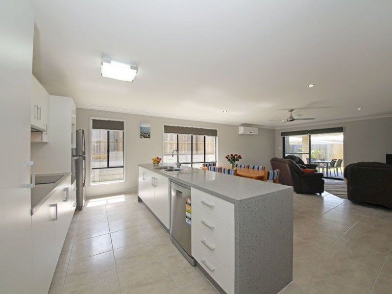 25 Sandstone Way, Little Mountain QLD 4551