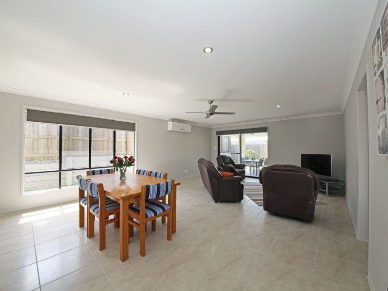25 Sandstone Way, Little Mountain QLD 4551
