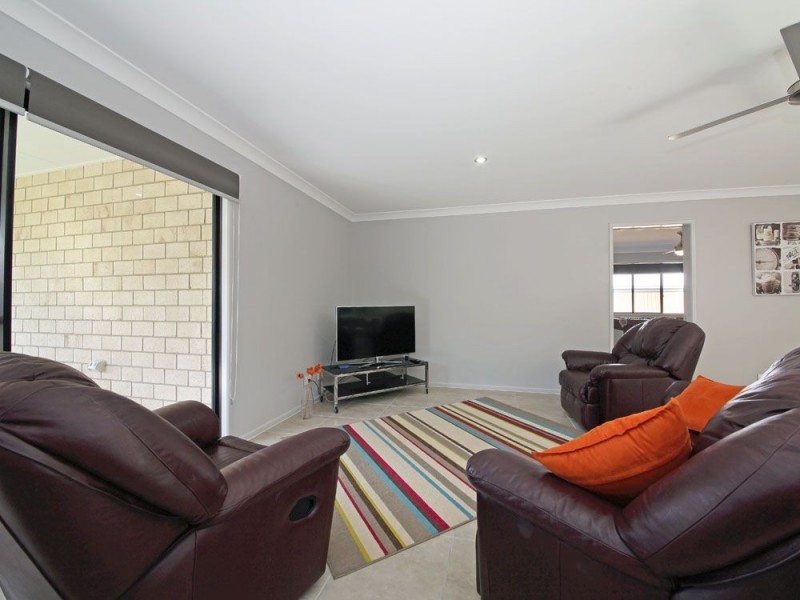 25 Sandstone Way, Little Mountain QLD 4551