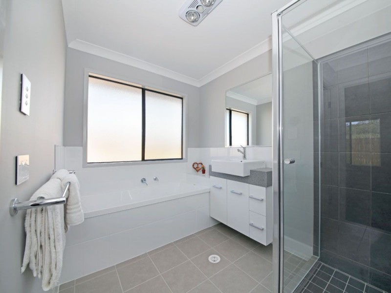 25 Sandstone Way, Little Mountain QLD 4551