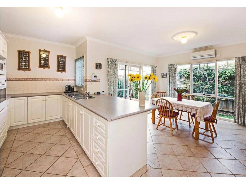 2b Elizabeth Street, Mentone VIC 3194