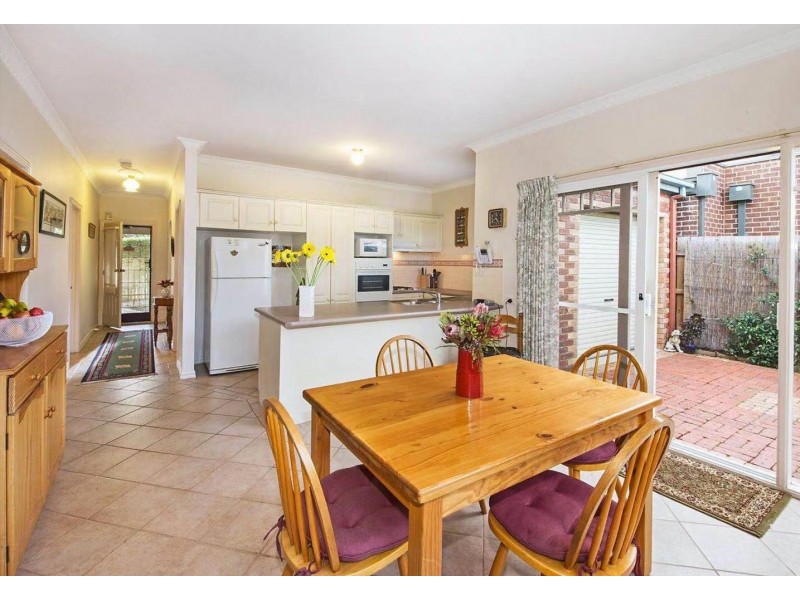 2b Elizabeth Street, Mentone VIC 3194