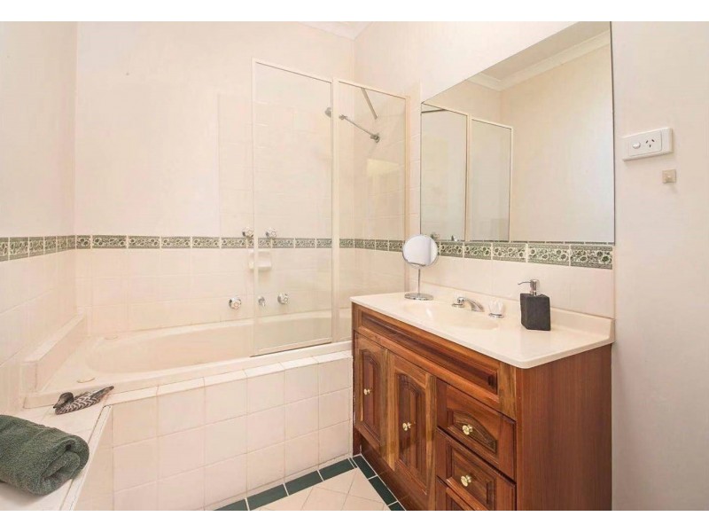 2b Elizabeth Street, Mentone VIC 3194