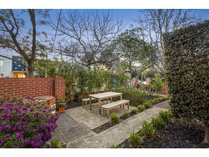 2/3 Lansdowne Road, St Kilda East VIC 3183