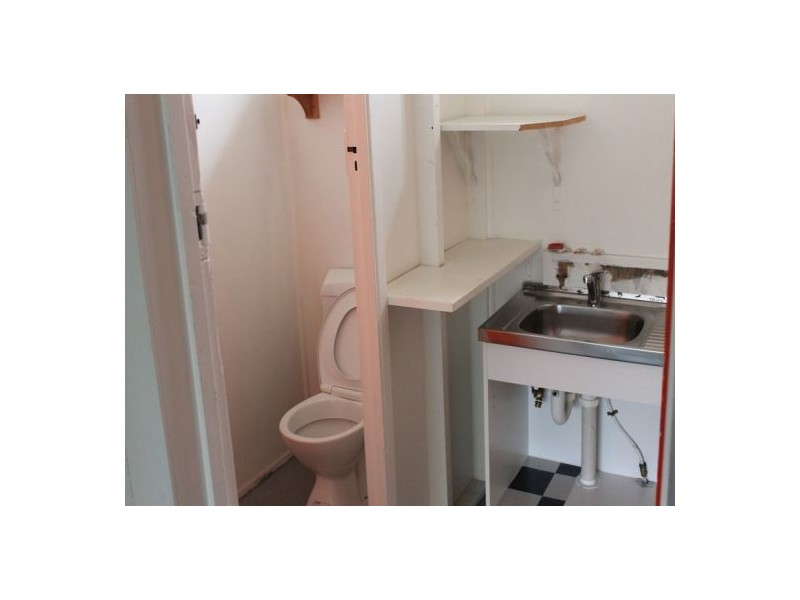 81c Anzac Avenue, Redcliffe QLD 4020