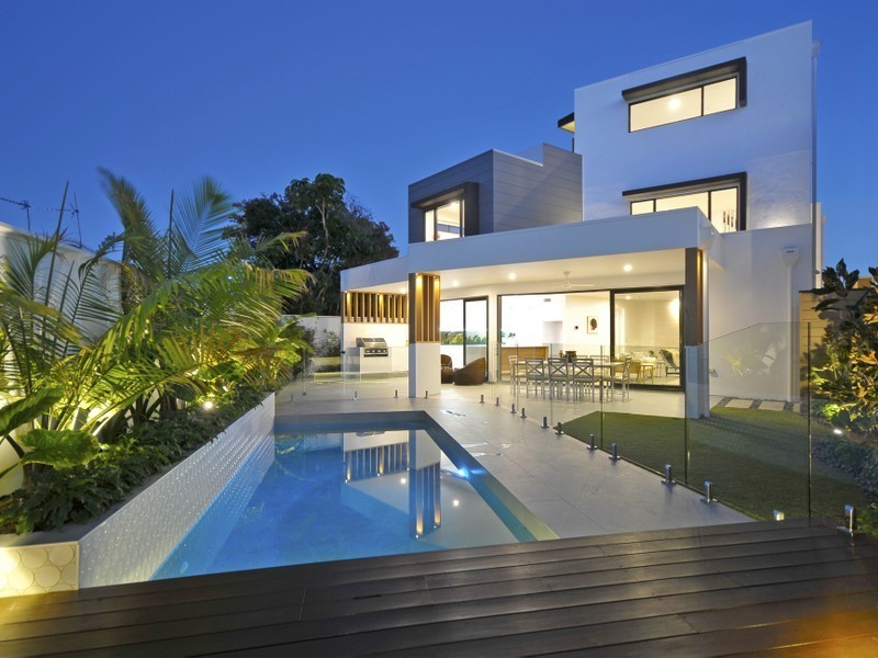 16B Chant Street, Broadbeach Waters QLD 4218