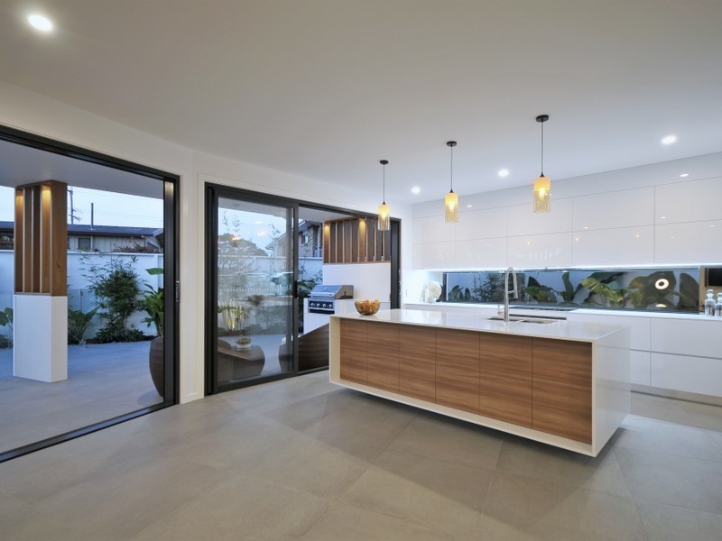 16B Chant Street, Broadbeach Waters QLD 4218