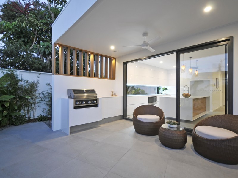 16B Chant Street, Broadbeach Waters QLD 4218