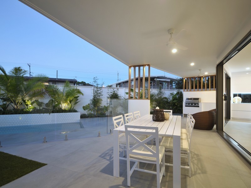 16B Chant Street, Broadbeach Waters QLD 4218