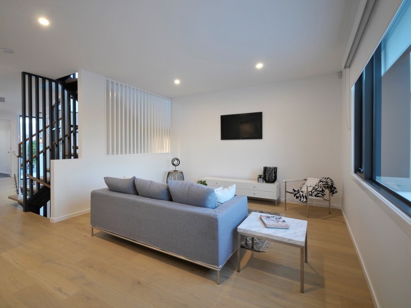 16B Chant Street, Broadbeach Waters QLD 4218