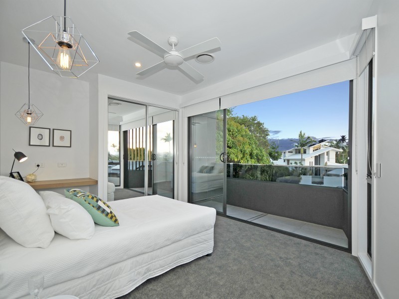 16B Chant Street, Broadbeach Waters QLD 4218
