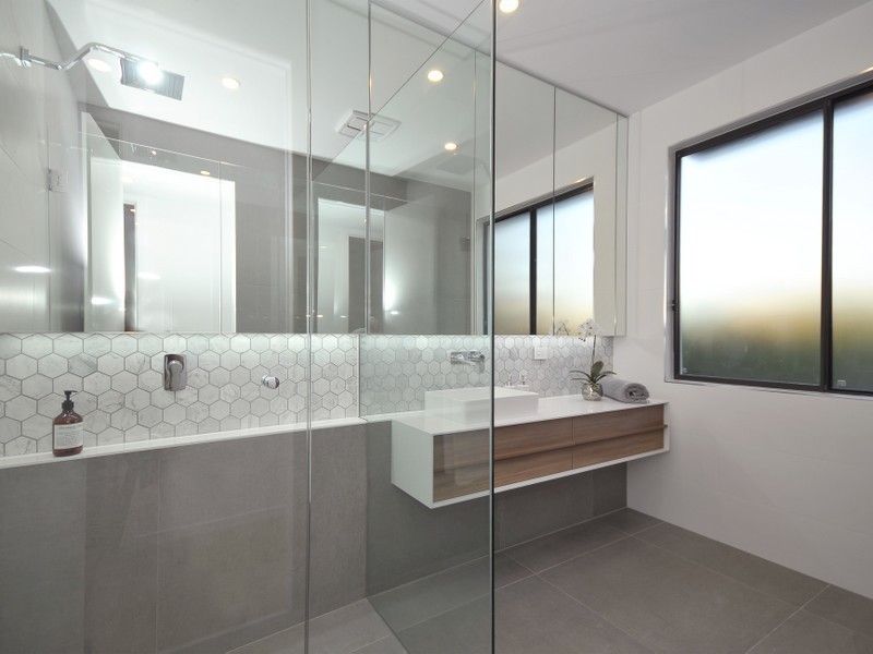 16B Chant Street, Broadbeach Waters QLD 4218