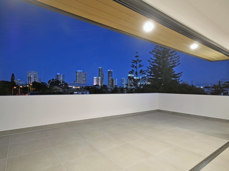16B Chant Street, Broadbeach Waters QLD 4218