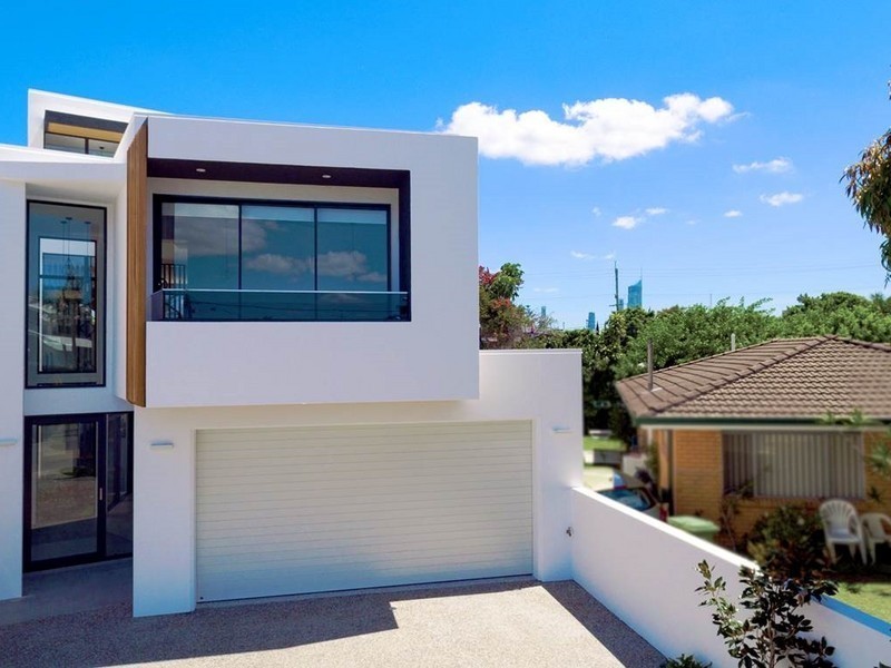 16B Chant Street, Broadbeach Waters QLD 4218
