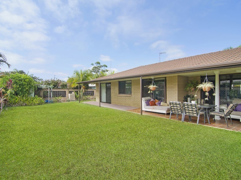 25 Bowline Road, Mermaid Waters QLD 4218