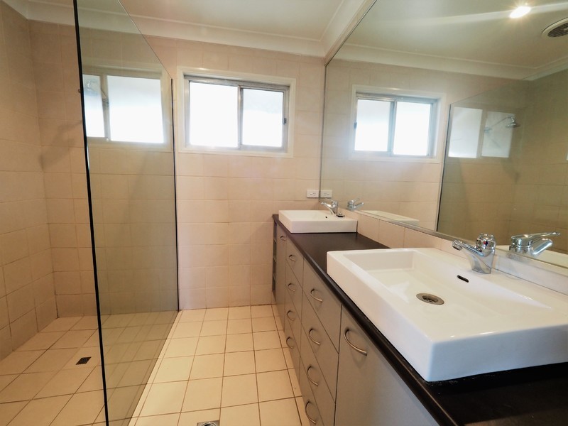 35B Mallawa Drive, Palm Beach QLD 4221