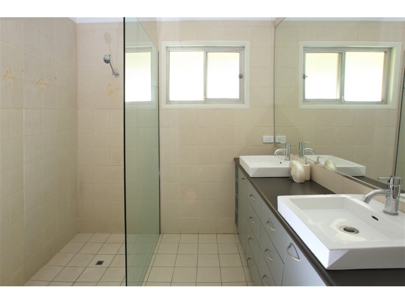 35 Mallawa Drive, Palm Beach QLD 4221