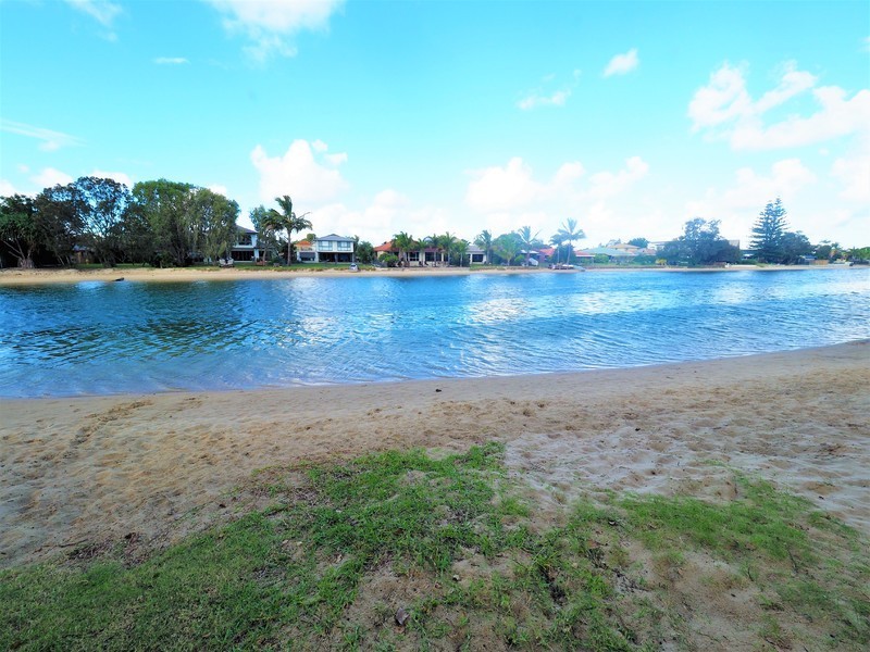 35 Mallawa Drive, Palm Beach QLD 4221
