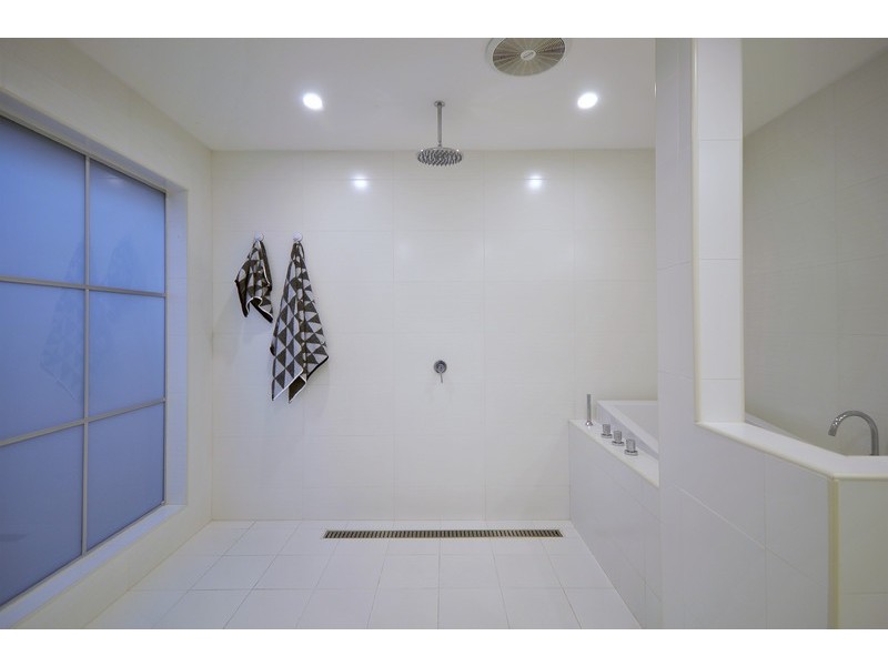 18 Domain Road, Currumbin QLD 4223