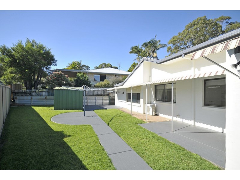 4 Burrawong Court, Banora Point NSW 2486