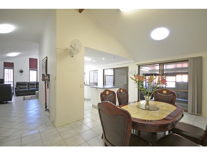 4 Burrawong Court, Banora Point NSW 2486