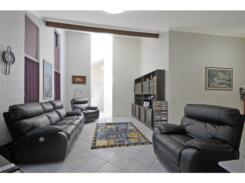 4 Burrawong Court, Banora Point NSW 2486