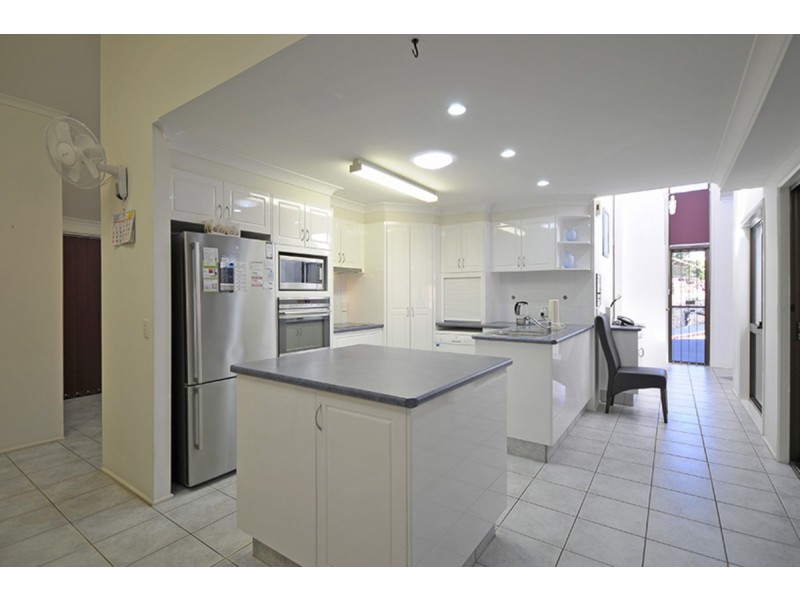 4 Burrawong Court, Banora Point NSW 2486