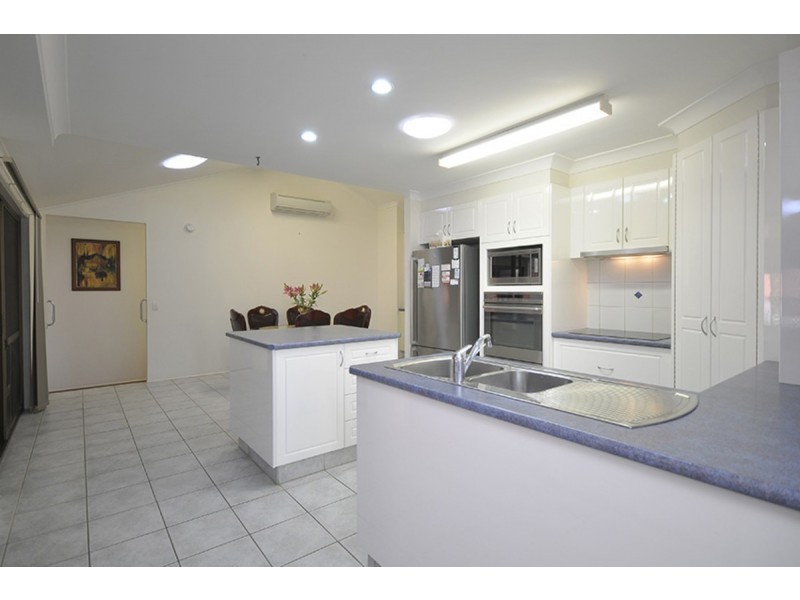 4 Burrawong Court, Banora Point NSW 2486