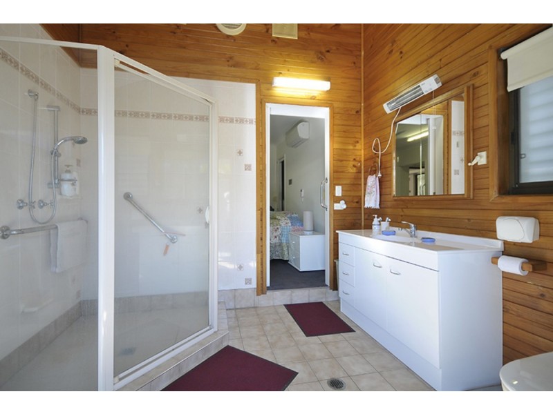 4 Burrawong Court, Banora Point NSW 2486