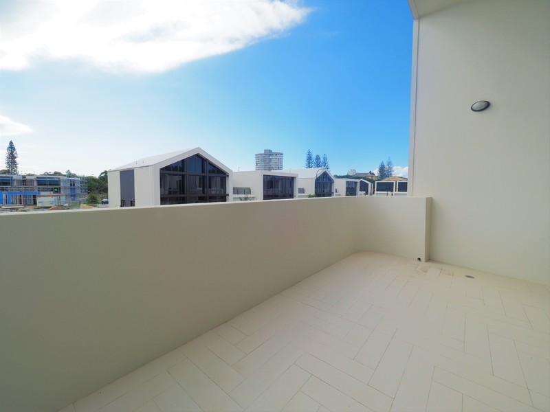 2/33 Magnoli Circuit, Palm Beach QLD 4221