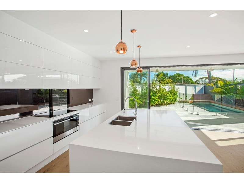 1/16 Chant Street, Broadbeach Waters QLD 4218