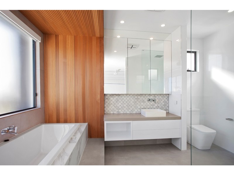 1/16 Chant Street, Broadbeach Waters QLD 4218