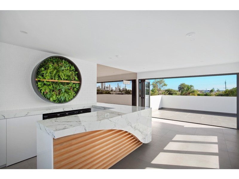 1/16 Chant Street, Broadbeach Waters QLD 4218