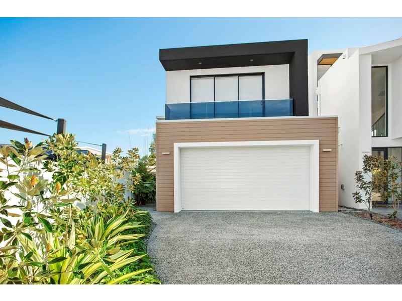 1/16 Chant Street, Broadbeach Waters QLD 4218