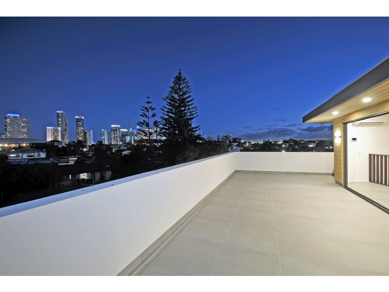 1/16 Chant Street, Broadbeach Waters QLD 4218