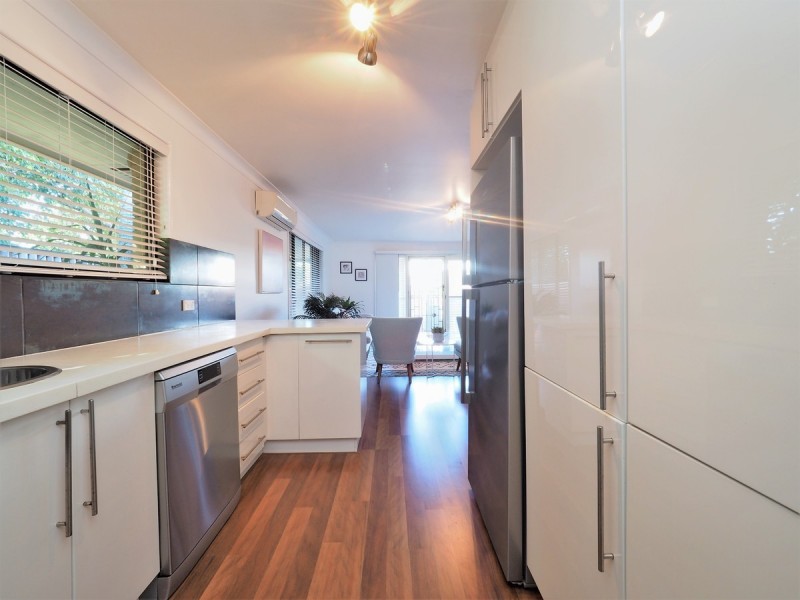 2/35 Milton Avenue, Paradise Point QLD 4216