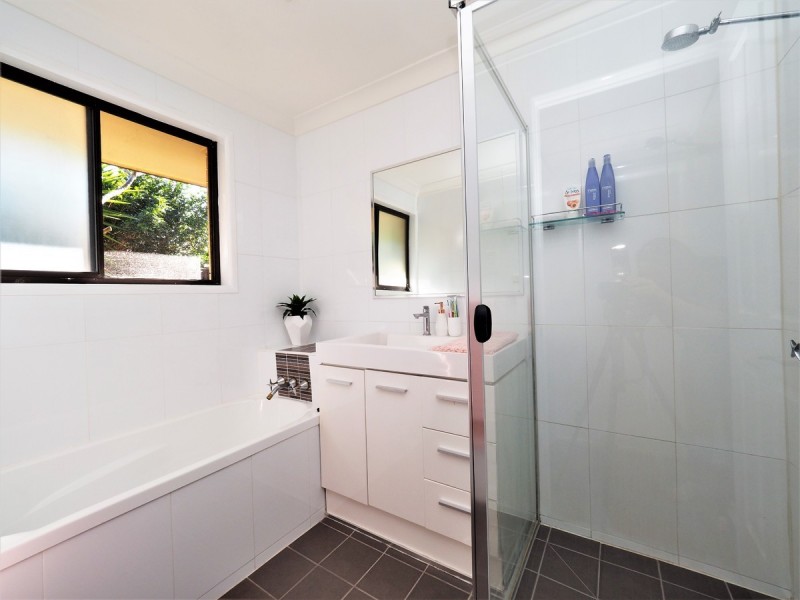 2/35 Milton Avenue, Paradise Point QLD 4216