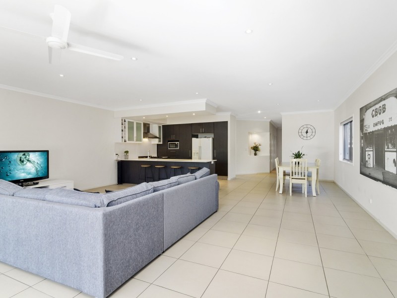 35 Twenty Fifth Avenue, Palm Beach QLD 4221
