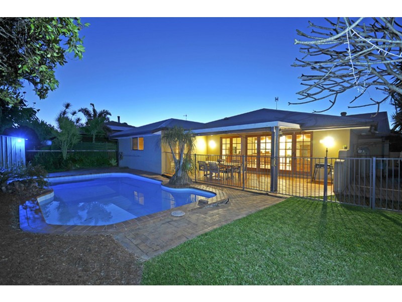 14 Barklya Place, Palm Beach QLD 4221