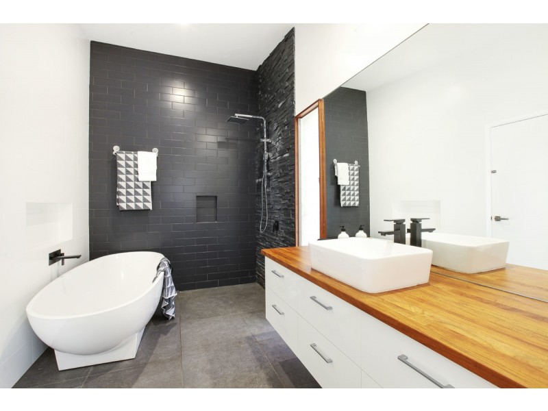 64 Ocean Parade, Burleigh Heads QLD 4220