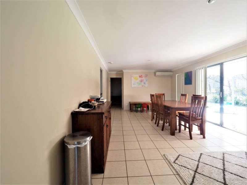 261 Universal Street, Oxenford QLD 4210