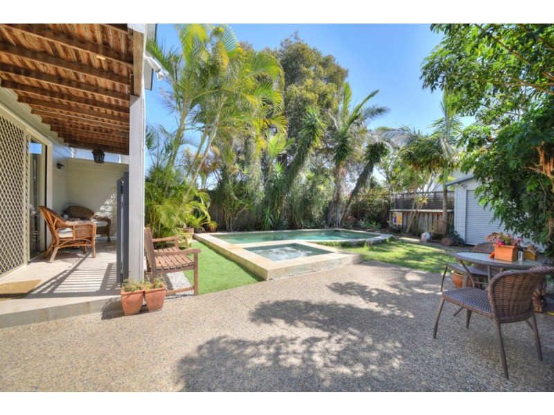 27 Fourteenth Avenue, Palm Beach QLD 4221