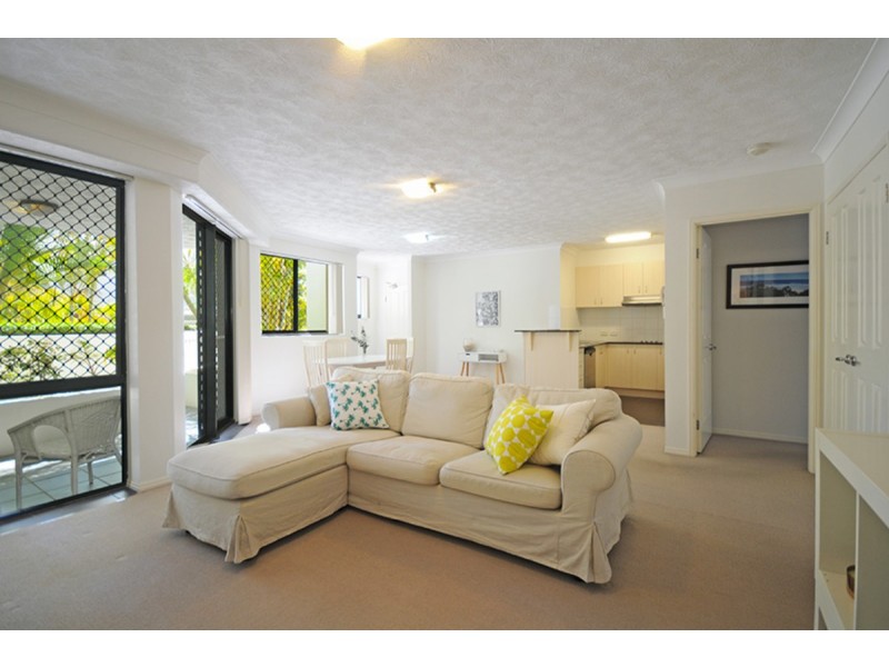 9/6 Fifth Avenue, Burleigh Heads QLD 4220