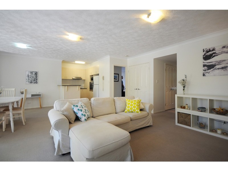 9/6 Fifth Avenue, Burleigh Heads QLD 4220
