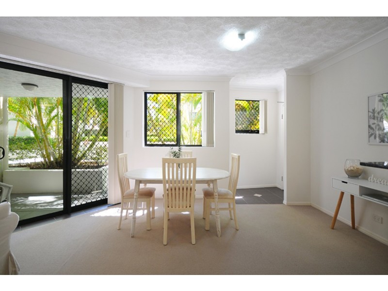 9/6 Fifth Avenue, Burleigh Heads QLD 4220