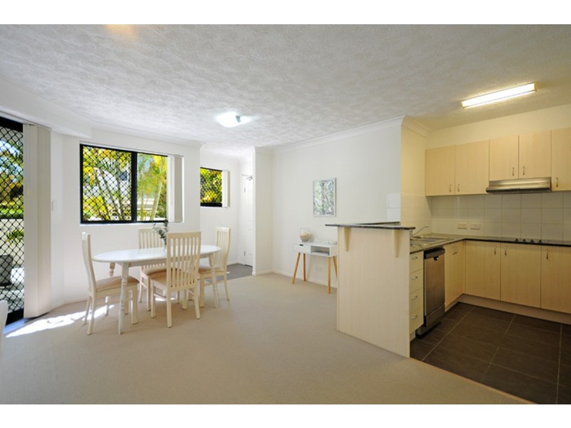 9/6 Fifth Avenue, Burleigh Heads QLD 4220